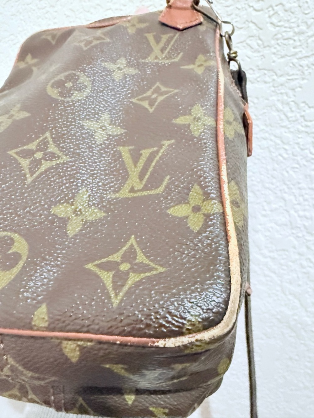Louis Vuitton Monogram Amazone Messenger Bag - Picture 10 of 15